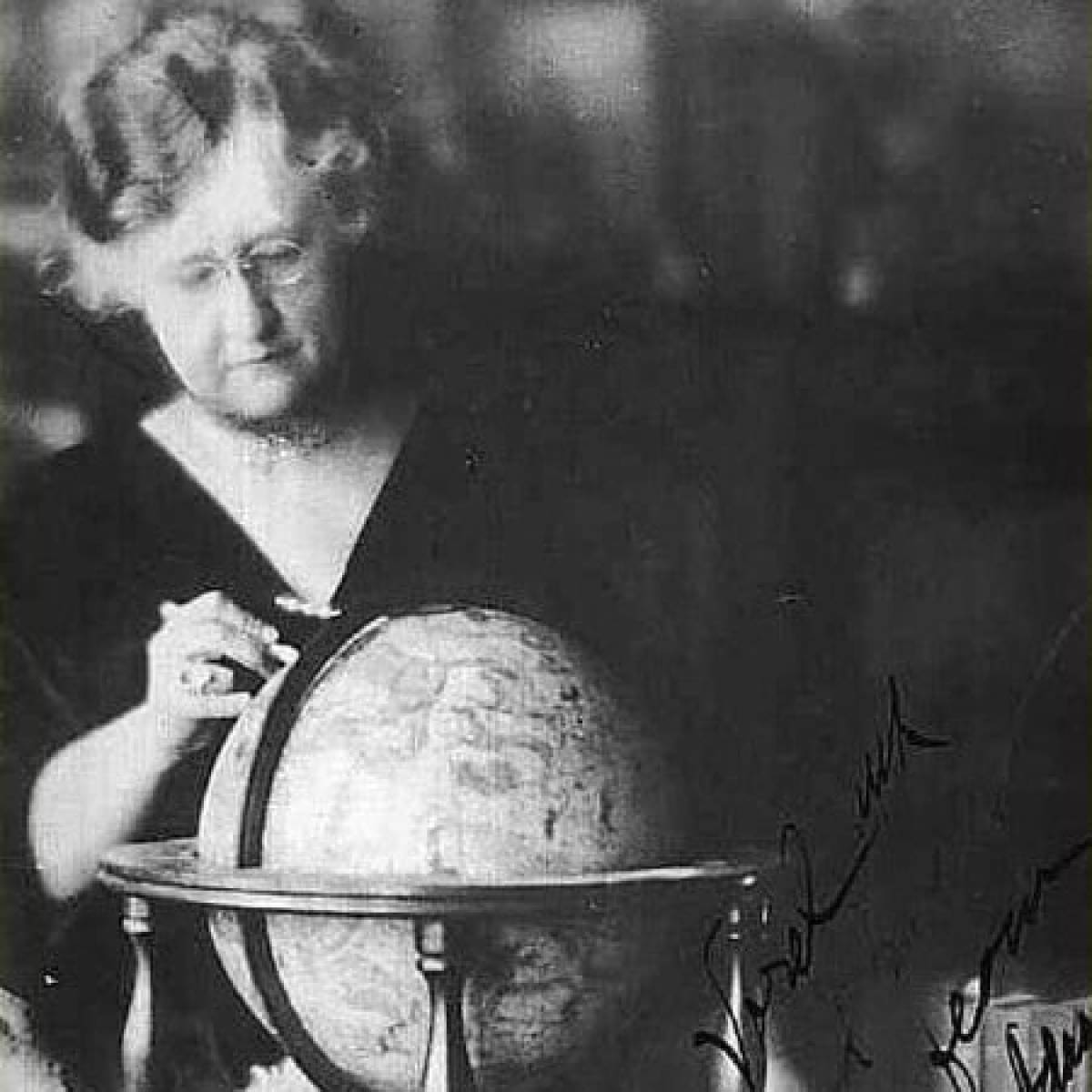 Astrólogos Notáveis - Evangeline Adams